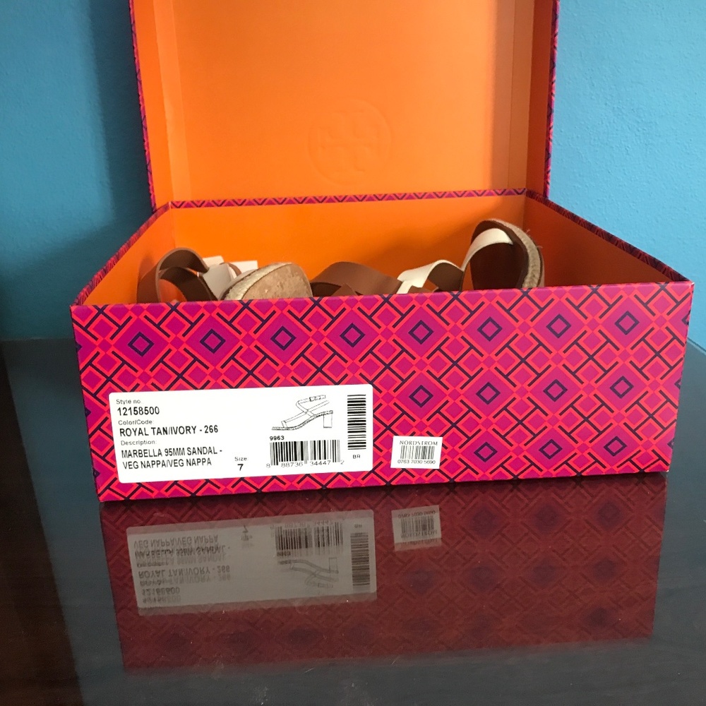 Tory Burch sandals Size 7 Tan/Ivory